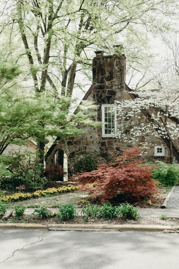 The Woodlawn Tudor Hot Springs Exterior foto