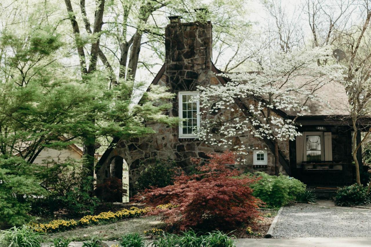 The Woodlawn Tudor Hot Springs Exterior foto