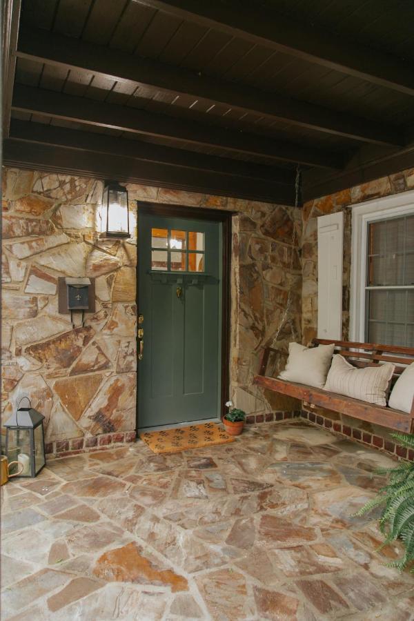 The Woodlawn Tudor Hot Springs Exterior foto